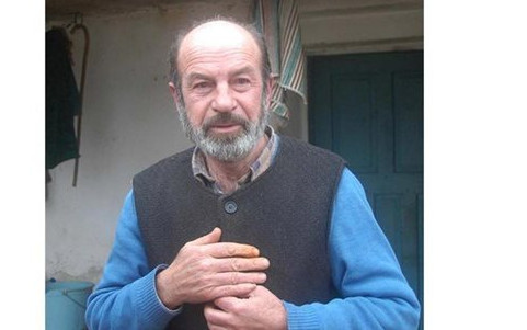 Полиция нахлу и спря погребението на известен поп, причината е потресаваща