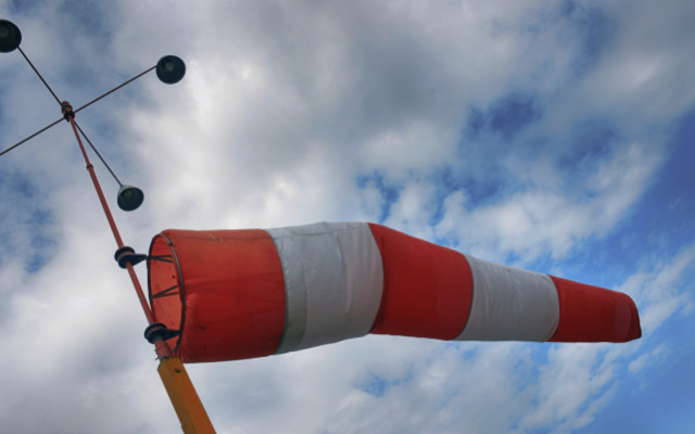 През страната днес преминава студен атмосферен фронт