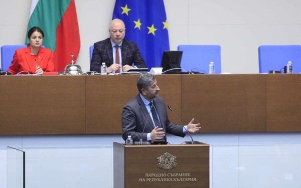 Със 162 гласа парламентът прие българи с двойно гражданство да стават депутати