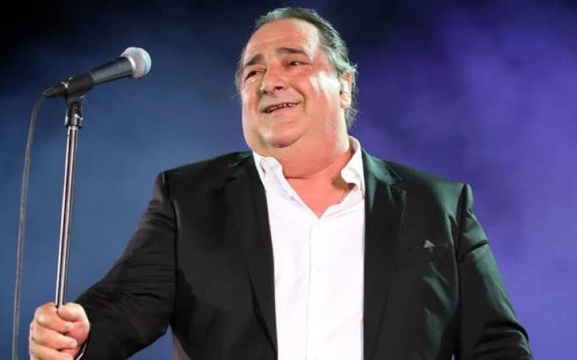 Издъхна популярният гръцки певец Василис Карас