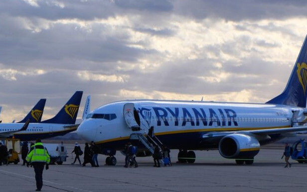 Нова авиолиния Пловдив-Манчестър е факт от днес на летището до Крумово