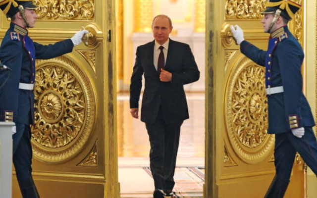 Бивш шеф на ЦРУ: Путин ще бъде свален от дворцов преврат или ще се "самоубие" преди следващия си рожден ден
