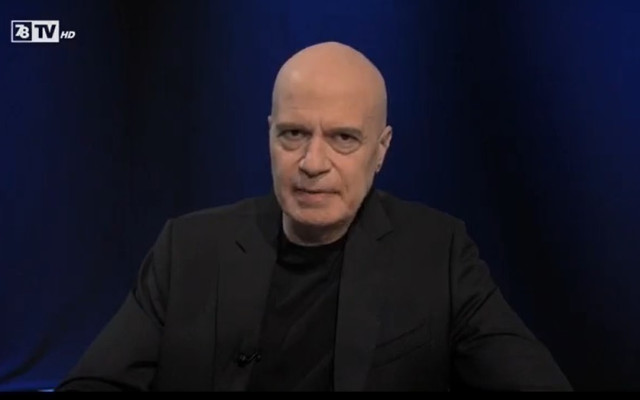 Слави бесен! Покривът на новата му баровска къща в Бояна протече