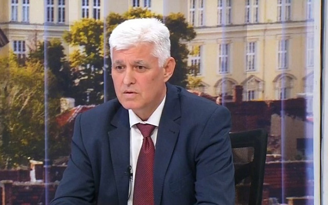 Димитър Стоянов: Денков да се радва, че тези БТР-и не са ползвани от 30 години