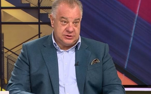 Д-р Ненков падна в зейнала дупка на тротоар