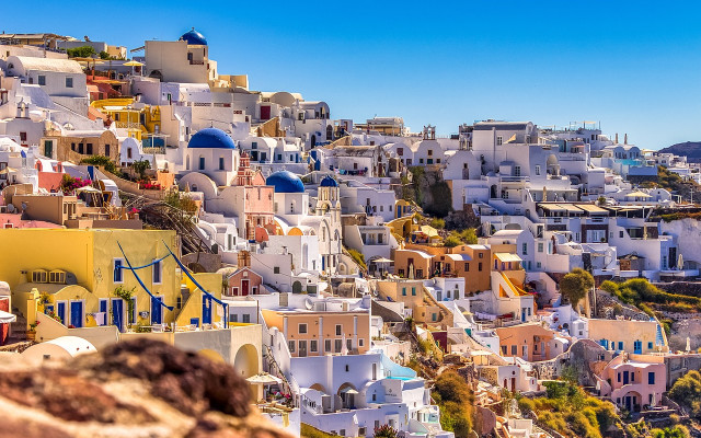 Богаташи от цял изкупуват луксозните имоти в Гърция