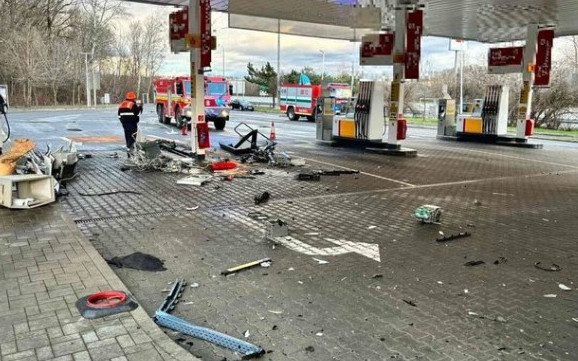 Българин се вряза умишлено в бензиностанция в Словакия, крещял „Аллах Акбар“ по време на разпитите