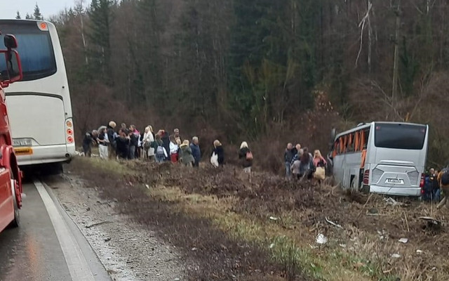 10 са пострадалите в адската катастрофа на пътя Русе-Бяла, вадят автобуса от дере (ВИДЕО)