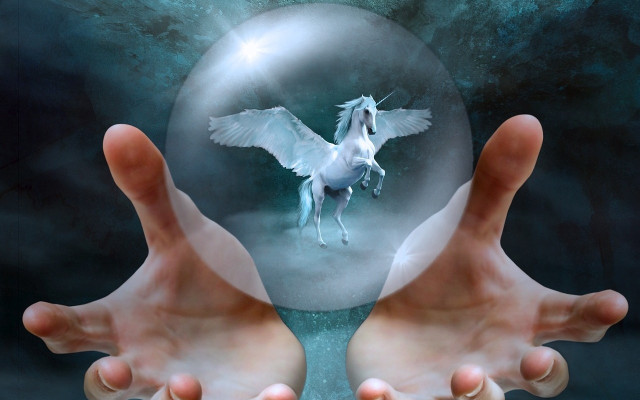 Тайните на магическото кълбо: Мистици предвиждат смразяващи случки