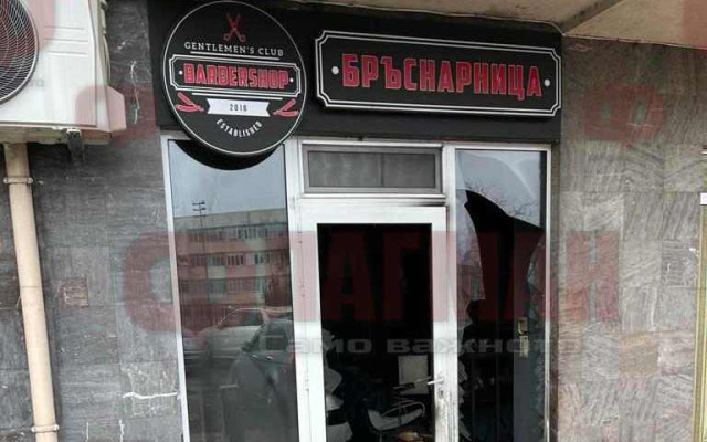 Метнаха коктейл Молотов и унищожиха бръснарница в Бургас