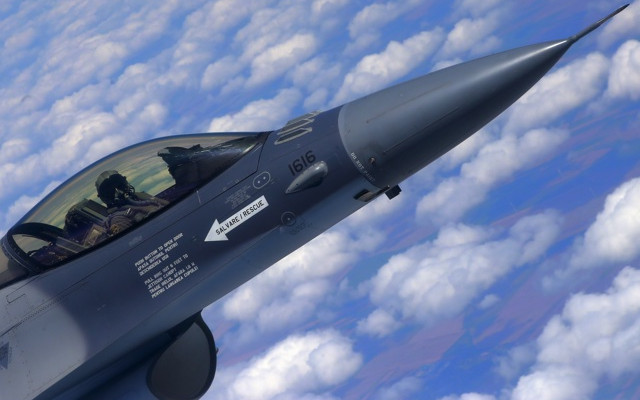US изтребител F-16 се разби край Южна Корея