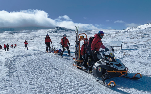 Катерач е паднал в района на Боянския водопад, тече спасителна акция