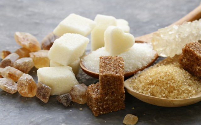 Разбит мит: Няма особена разлика между бялата и кафява захар
