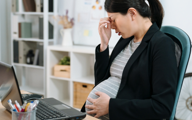 Условия на работното място при бременност