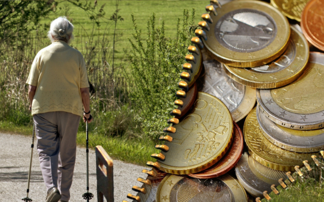 Седем българи получават максималната пенсия от 3400 лева