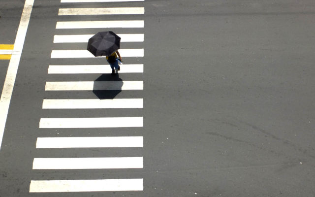 На метри от училище: Шофьор блъсна ученичка на пешеходна пътека в Казанлък