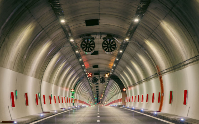 Пускат движението през тунел "Железница"