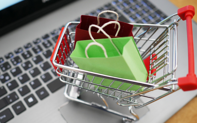 НСИ: Разходите не спират да растат, най-много харчим за храна и напитки