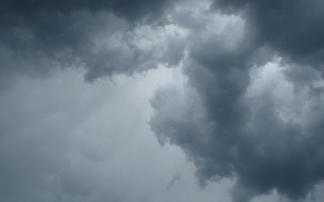 Облачна и дъждовна сряда