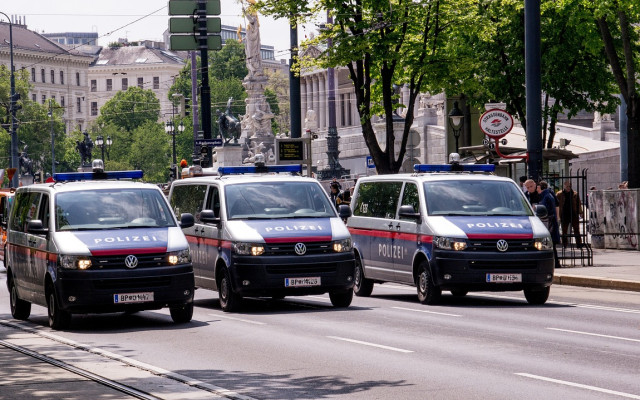 Скандал в Австрия: Полицаи получили подаръци от руското посолство