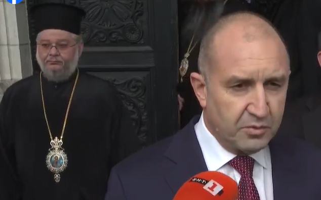 Президентът Радев почете паметта на патриарх Неофит