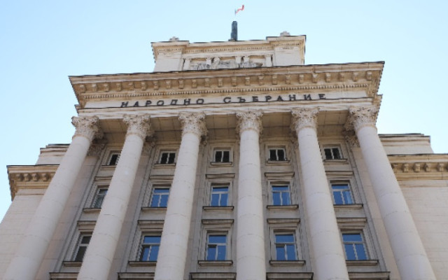 Продължават преговорите между ГЕРБ-СДС и ПП-ДБ