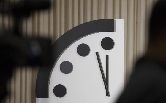 Лятно часово време 2024: Кога местим стрелките на часовниците?
