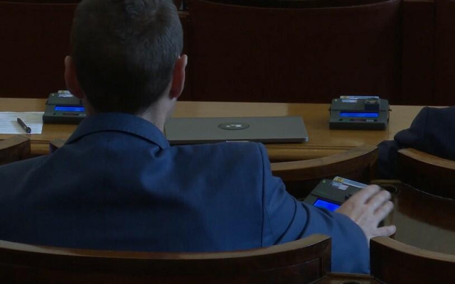 Парламентът утре ще гласува отказа на Мария Габриел от премиерския пост