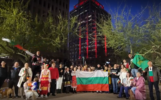 Ето как стотици хиляди българи по света посрещат 3 март