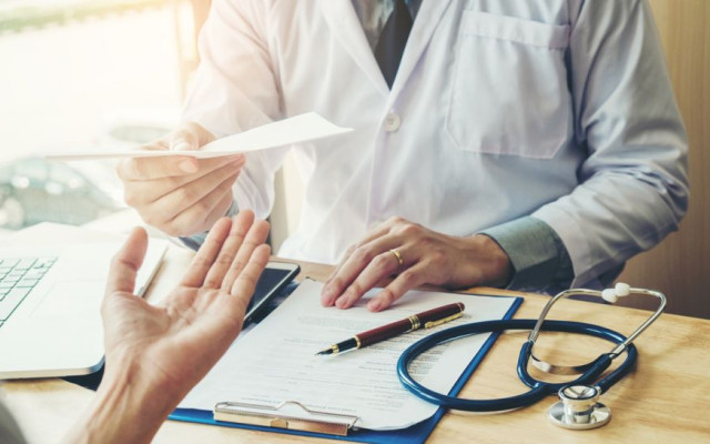 БЛС: Личните данни на пациентите са застрашени, ако се влиза с QR код