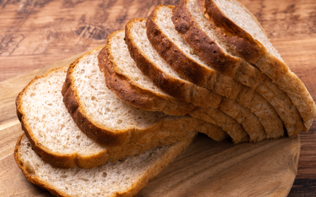 Българите ядат по-малко хляб и кисело мляко, но повече месо