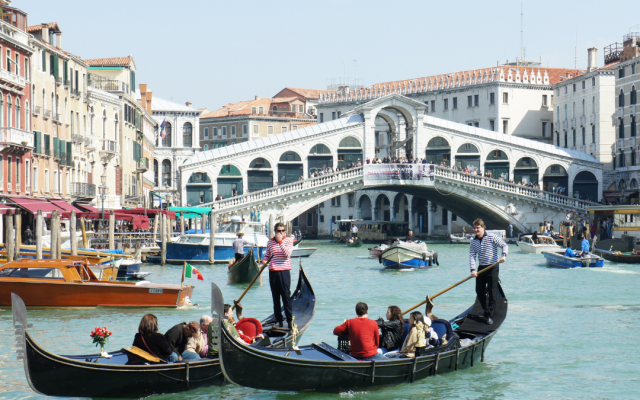 От днес всеки турист трябва да плати по 5 евро, за да посети Венеция
