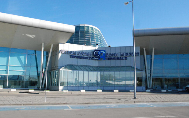 Пътуващите от София за Варна и Бургас да са на летището два часа преди полета