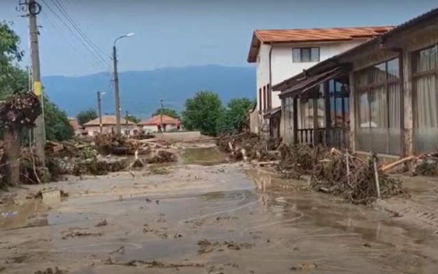 Антициклон от Украйна ни носи порои, възможни са наводнения