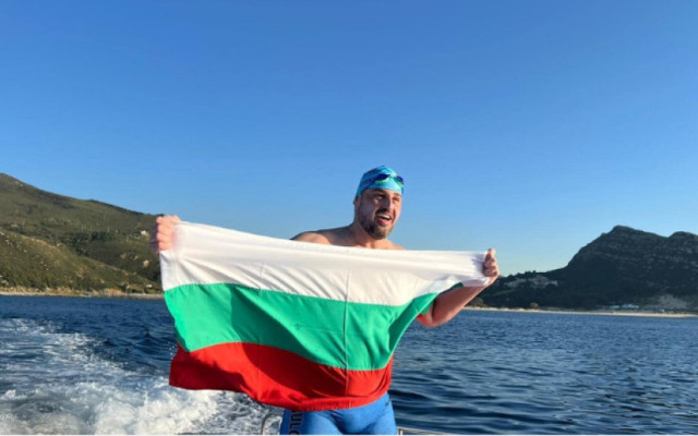 Петър Стойчев стана първият българин, преплувал протока Гибралтар