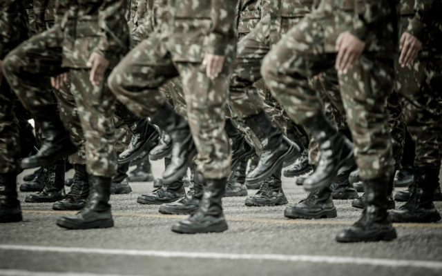 Партиите в НС искат ръст на заплатите на военните с близо 30%