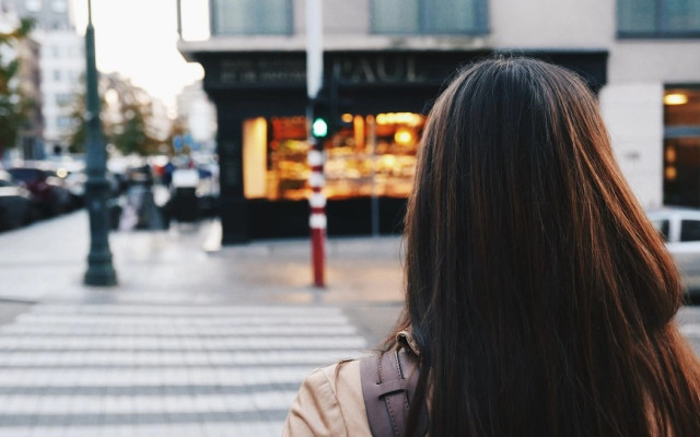 Глобяват пешеходците с телефон!