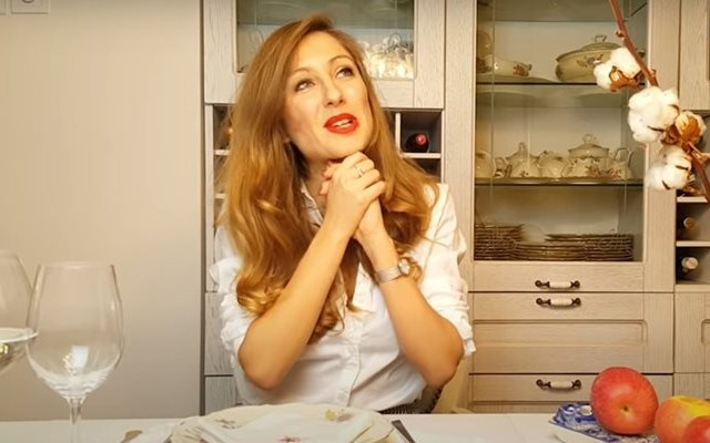 Ще уволни ли Гала репортерката си, седнала фиркана зад волана?