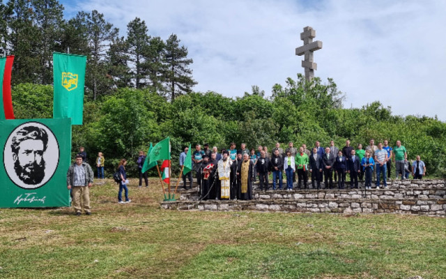 Хиляди на връх Околчица да почетат  паметта на Христо Ботев