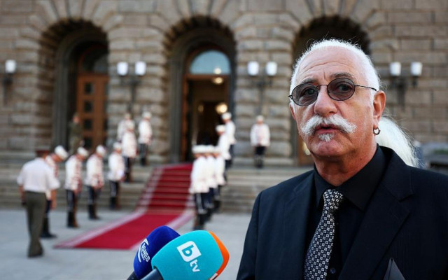 Етиен Леви: Засега няма как да има правителство между ГЕРБ, ДПС и "Величие"