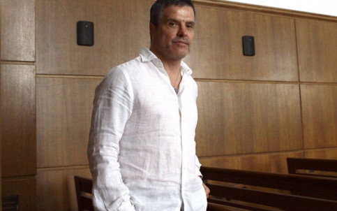 Брендо застава пред съда