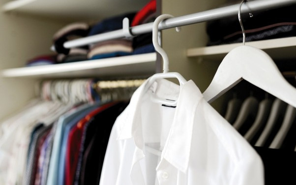 Те са евтини, но пълни с опасни химикали: Китайски дрехи заливат родния пазар