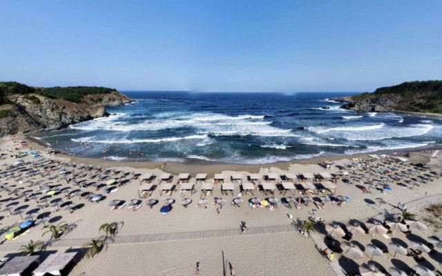 Наглост! Много обичан от българите плаж отново стана платен