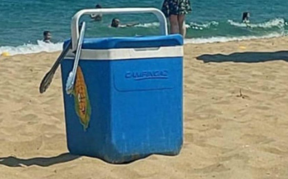 Съвет: Не консумирайте храни, които се разнасят по плажа в хладилни чанти