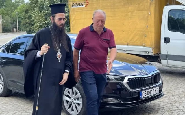 Сливенският митрополит Арсений посети Воден и направи дарение