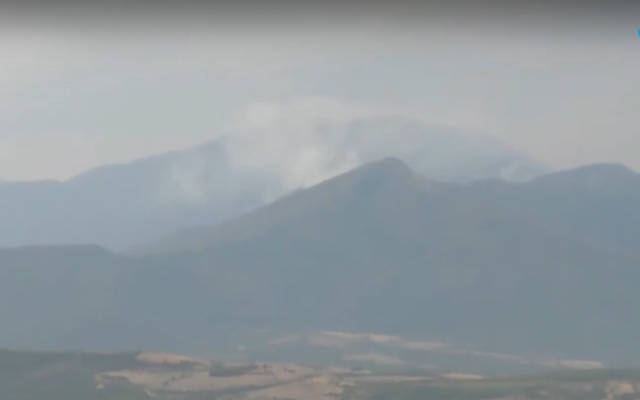 Пожарът в Гърция се разгоря, мина границата ни