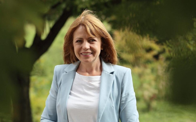 Фандъкова към "Възраждане": Да посегнеш на достойнството на българския учител е престъпление