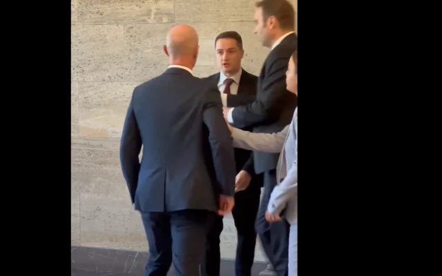 ВИДЕО "Ей, пе*ал": депутат от "Възраждане" нападна Явор Божанков в парламента