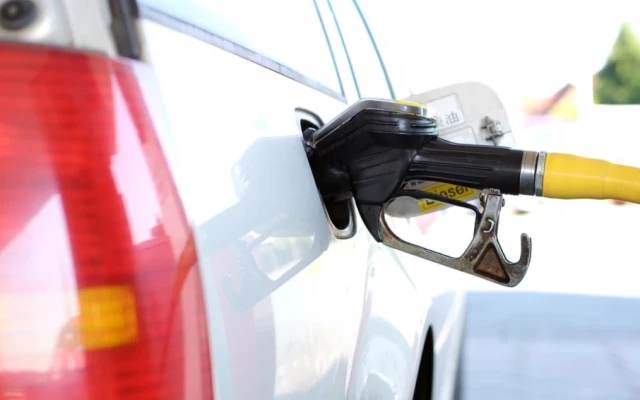 Поевтиняват ли горивата у нас?