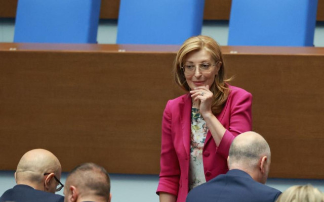 Екатерина Захариева е освободена като народен представител